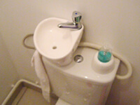 Petit lavabo adaptable sur toilettes, pour économies d'eau, WiCi Mini - Madame B (38)